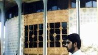 جوانی های بازیگر مشهور در کنار تئاتر شهر + عکس