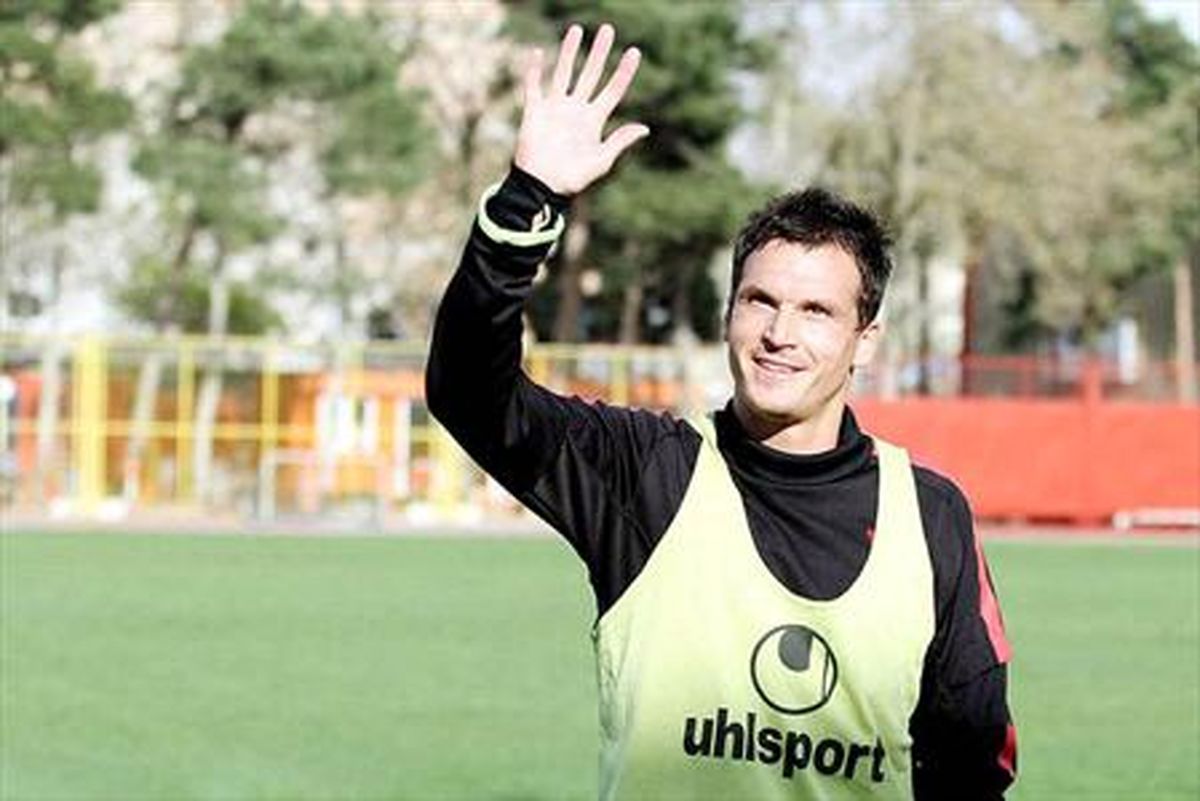 هافبک پرسپولیس از ایران رفت