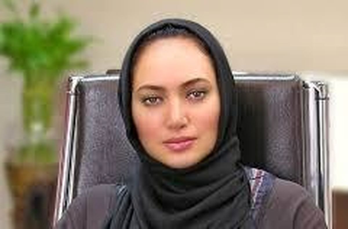 عکس صبا کمالی با گل‌هایی زیبا