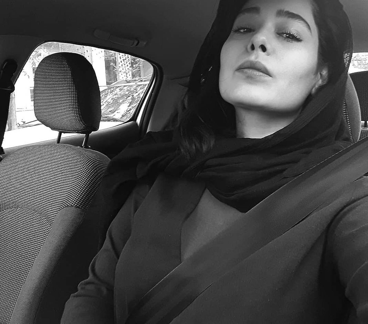 حافظ خوانی سانیا سالاری در ماشینش