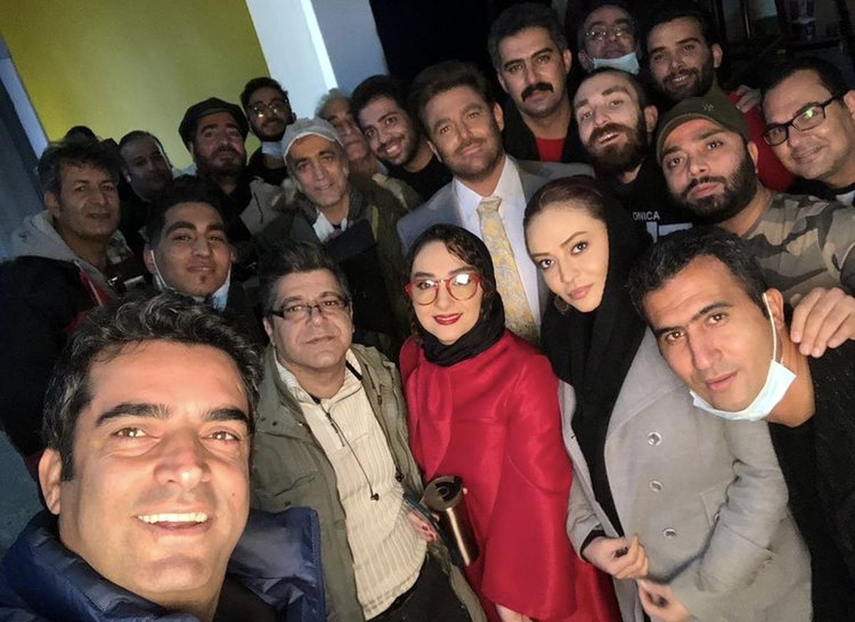 سلفی منوچهر هادی با گیسویی ها + عکس