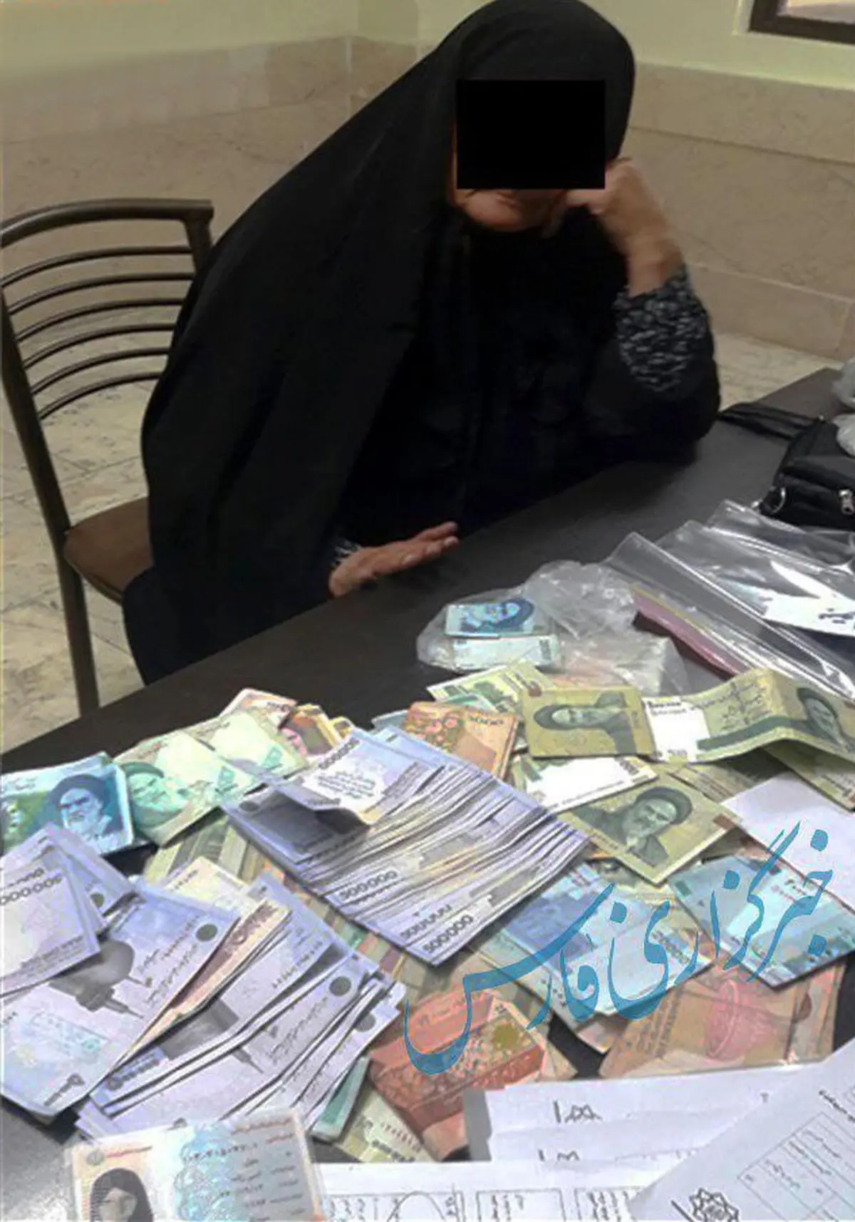 پیرزن گدای میدان تجریش که هنگام دستگیری 4 میلیون پول نقد داشت (+عکس)