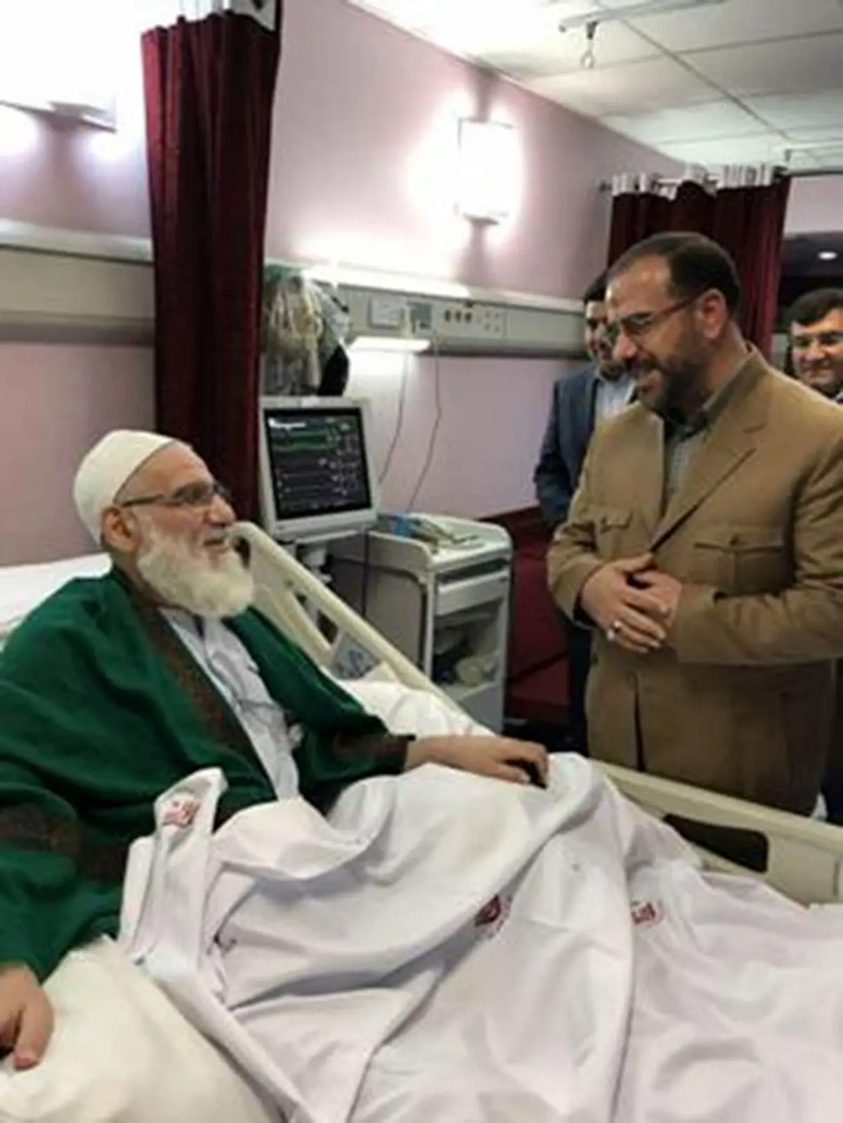 عیادت معاون روحانی از آیت الله هاشمی شاهرودی/عکس