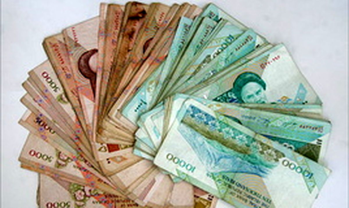 انتقادرییس کل بانک مرکزی به تعیین دستوری نرخ سود بانکی