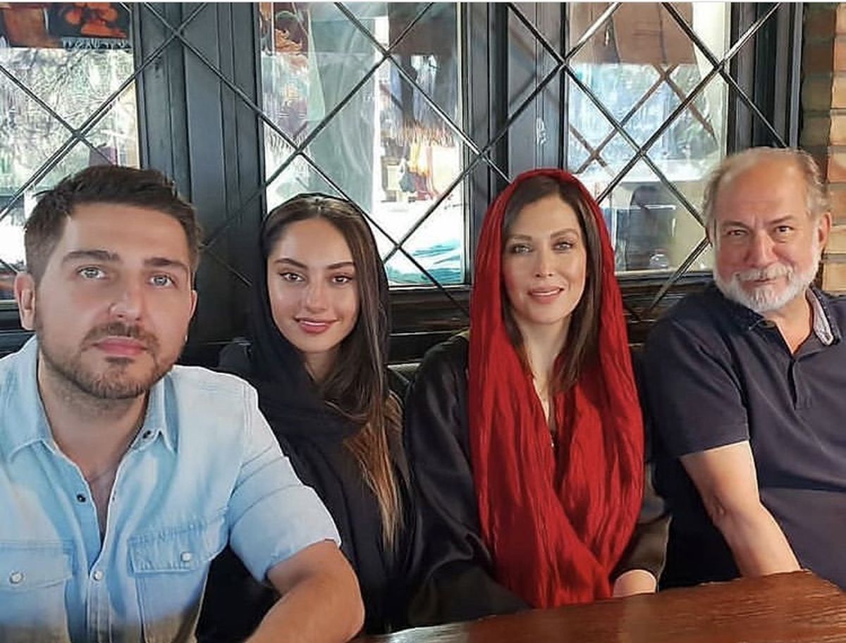 مهتاب کرامتی و‌ بازیگران معروف در رستوران + عکس