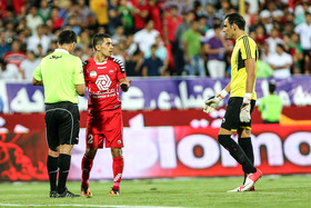 نقد داوری دیدار پرسپولیس وفولاد؛پنالتی پرسپولیس گم شد