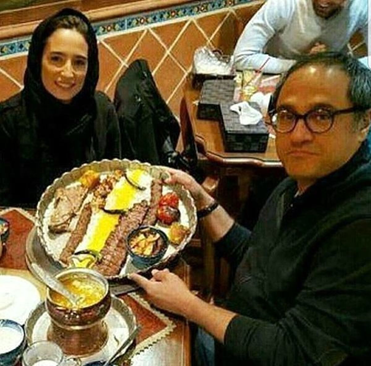 رستوران گردی رامبد جوان و همسرش+عکس