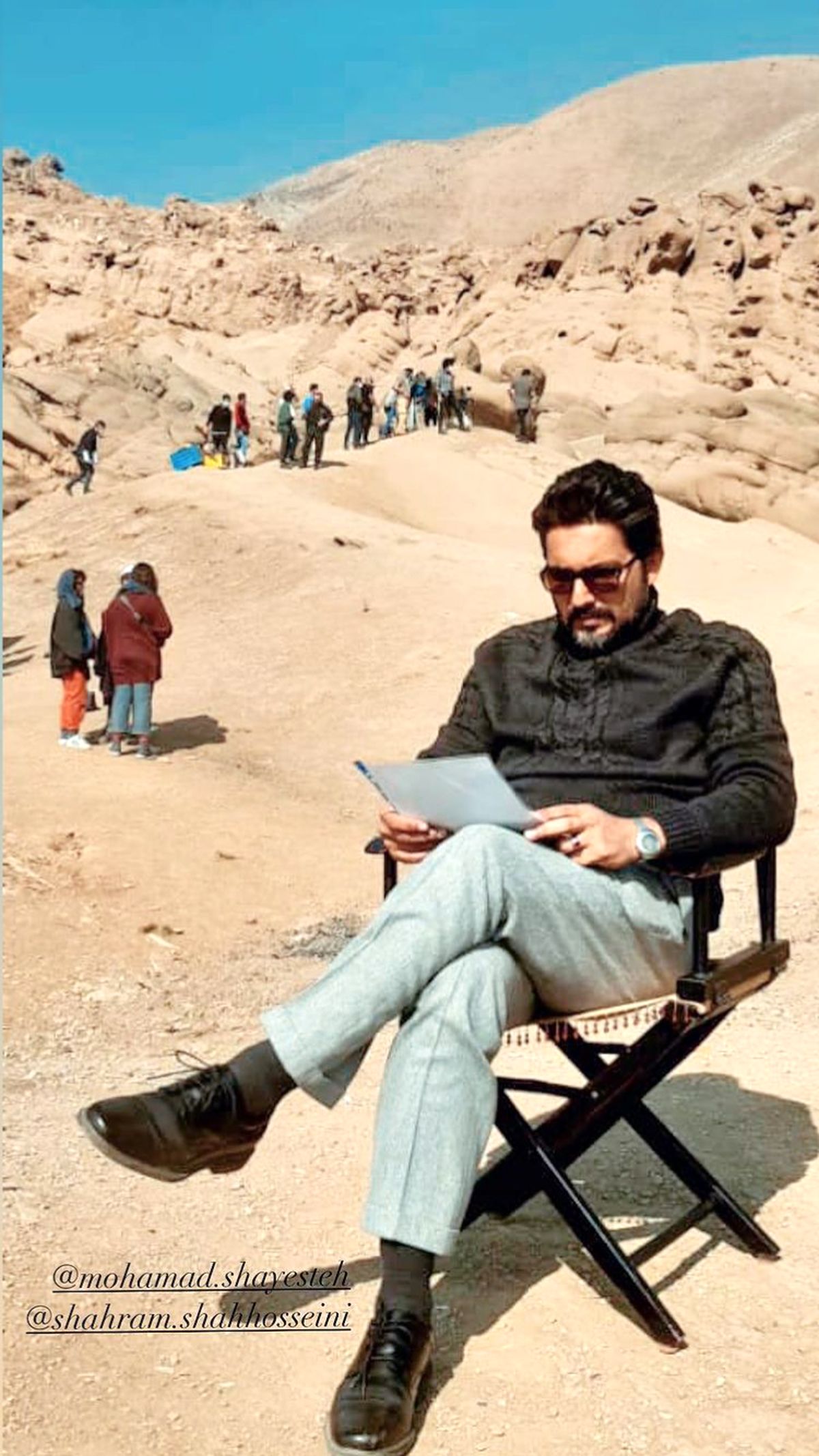تیپ رسمی حامد بهداد در دل کویر + عکس