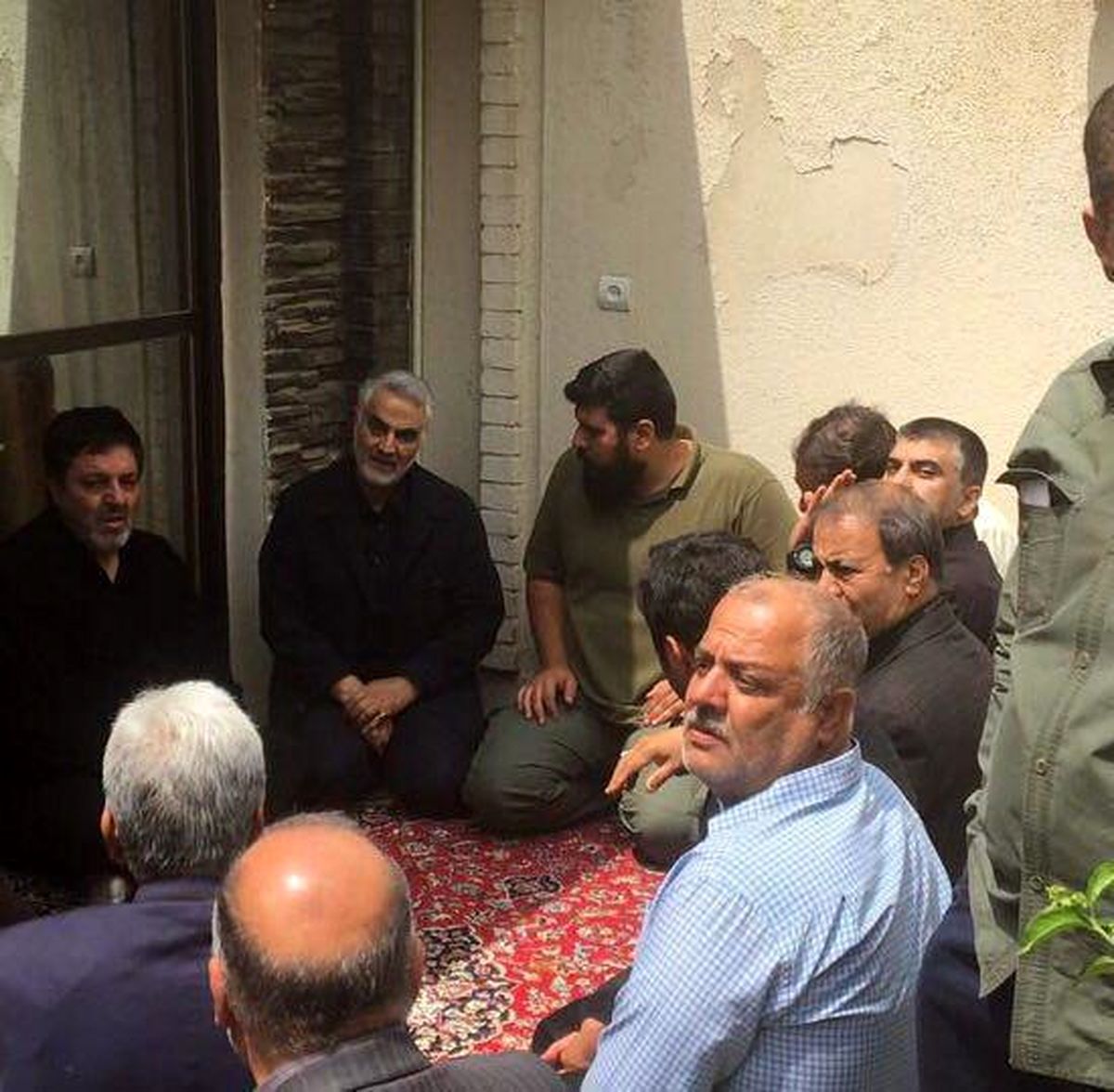 حاج قاسم در منزل مرحوم سردار ناظری/ عکس