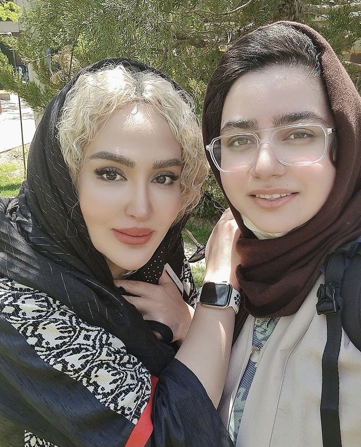 زهره فکور صبور در کنار دوست جوانش + عکس