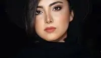 عکس آتلیه ای زیبا کرمعلی با گلهایش 