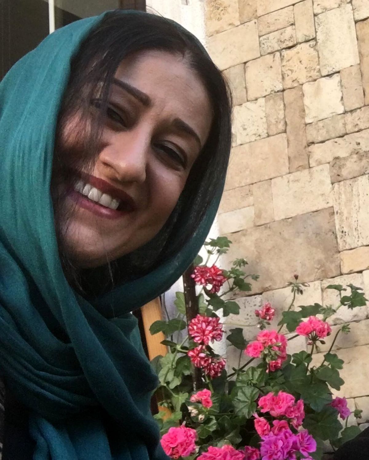 عکس بازیگر زن سریال های مهران مدیری در خانه