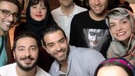 الیکا عبدالرزاقی و امین زندگانی در کنار عوامل نمایش عاشقانه‌های خیابان
