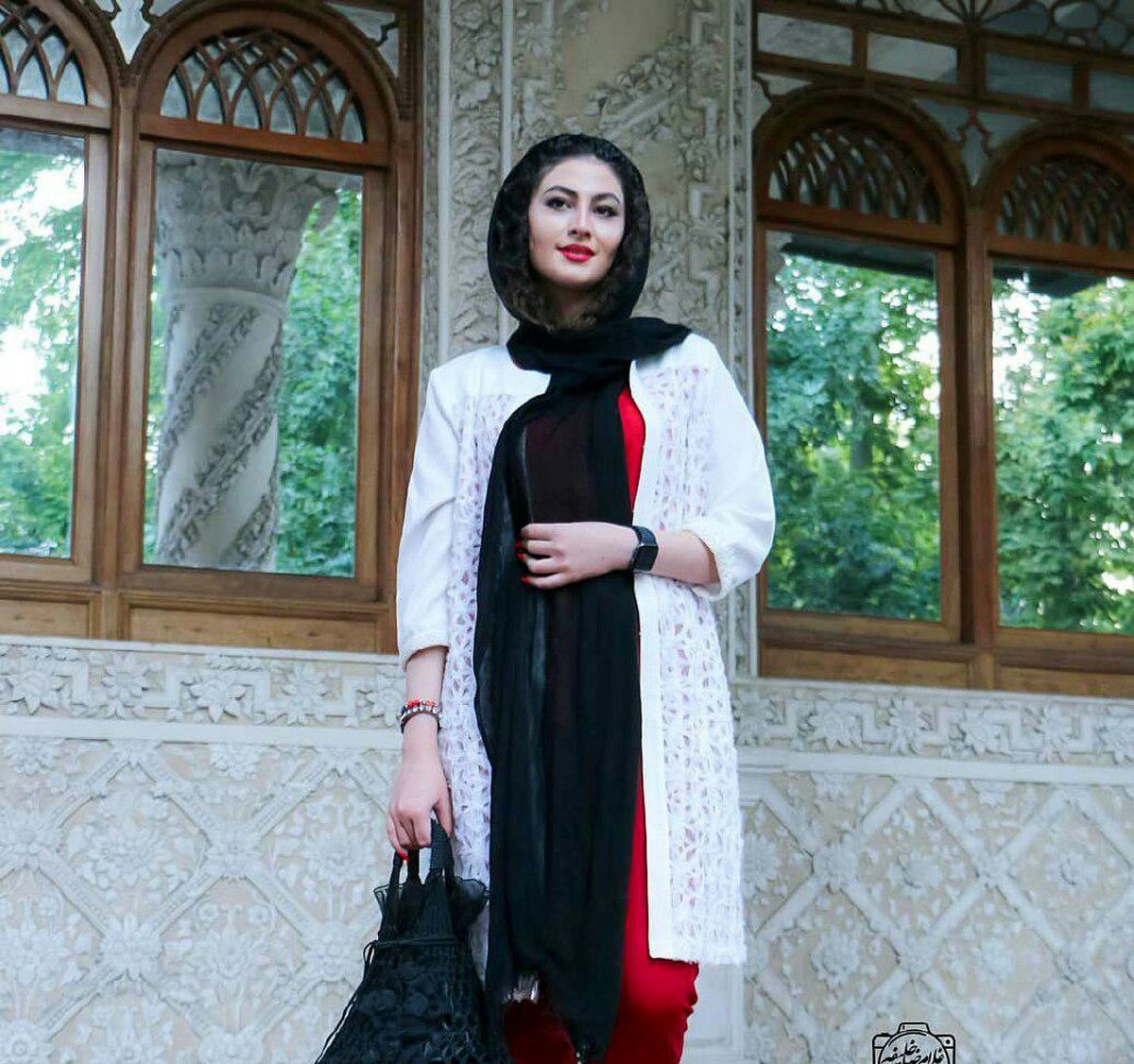 تیپ قرمز بانوی عمارت!+عکس