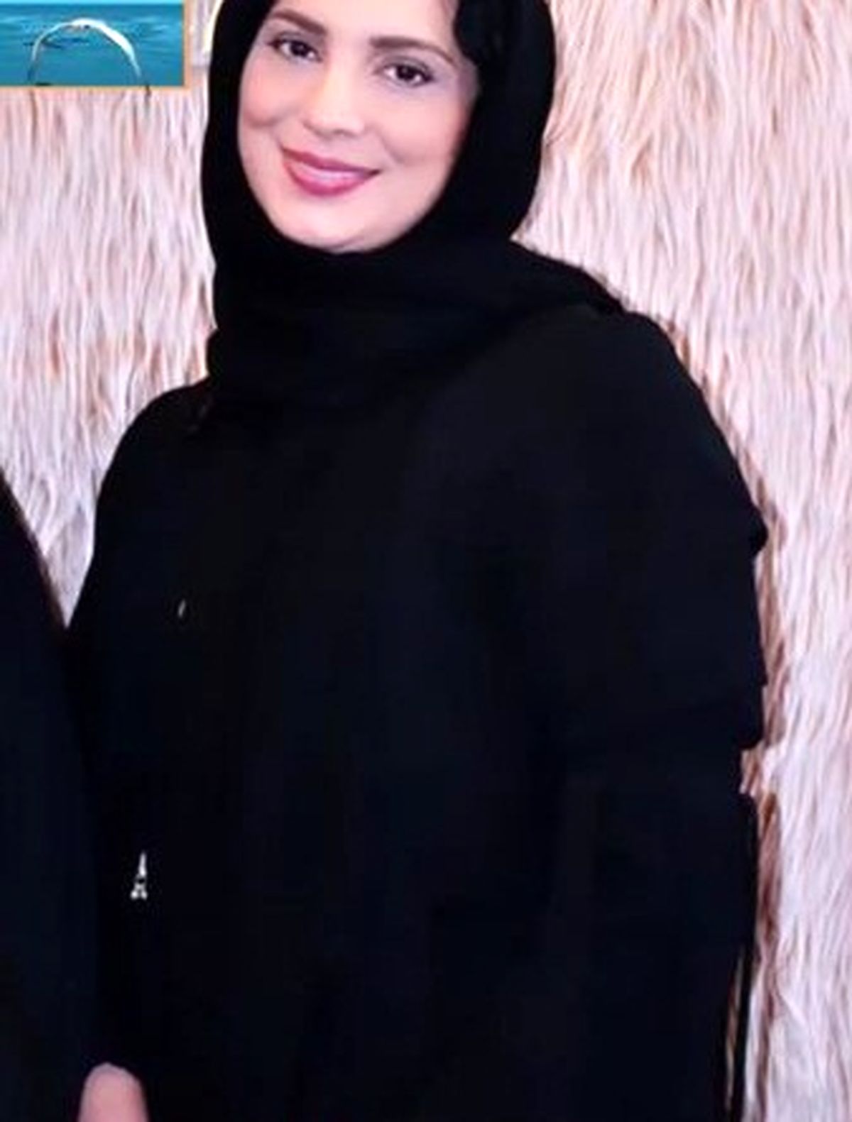 روشنک عجمیان با لبخند ملیح
