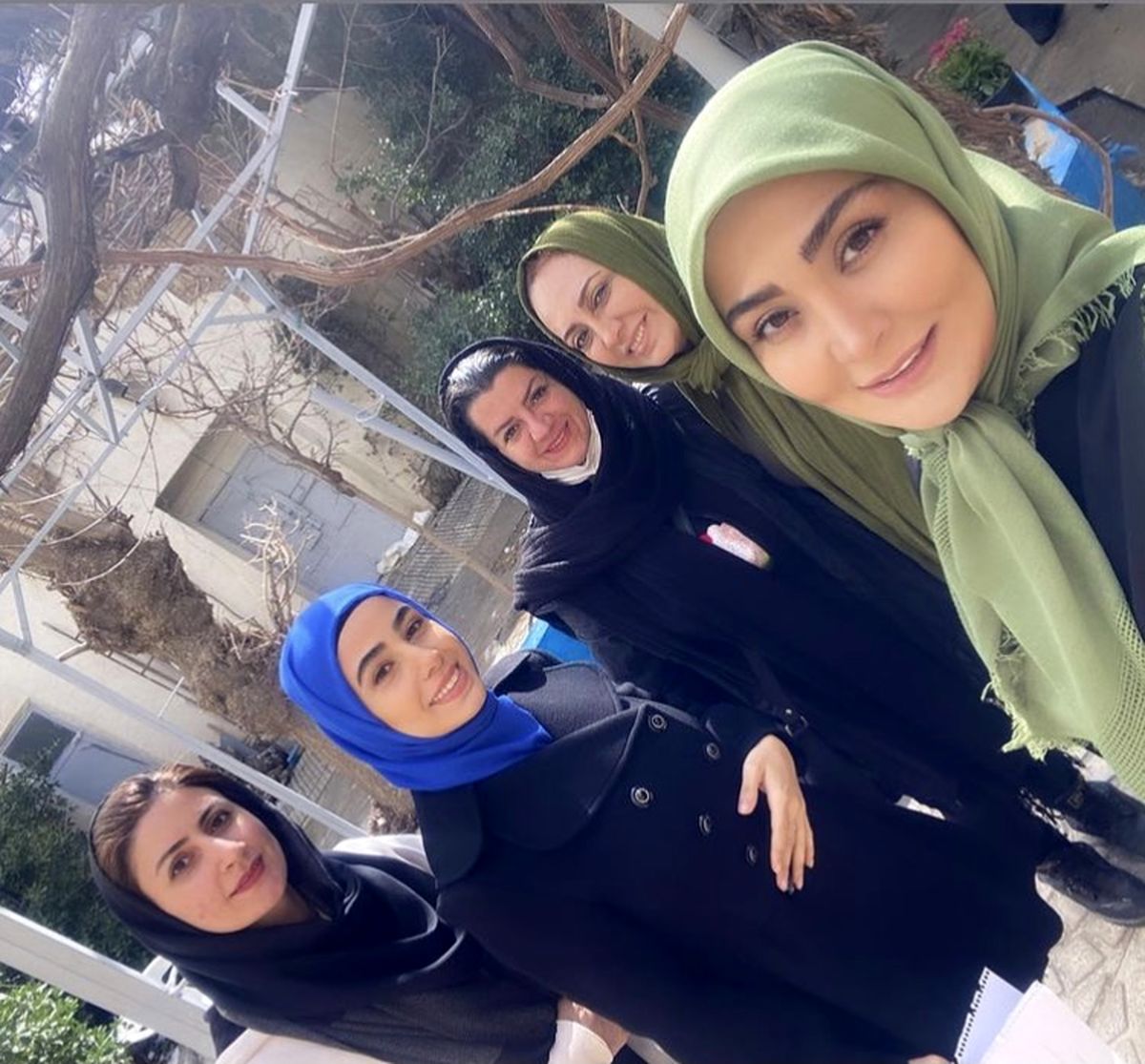 مریم معصومی و دوستانش در پشت صحنه + عکس