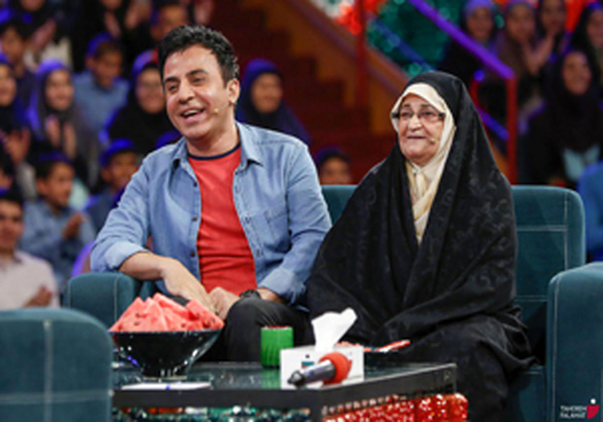 داریوش فرضیایی همراه با مادرش امشب در برنامه «خندوانه» حاضر می‌شود.