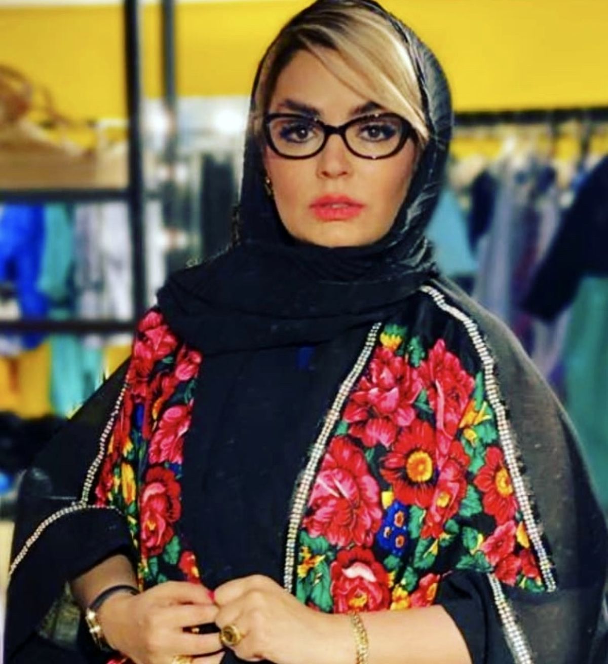 مانتو گل گلی خانم بازیگر + عکس