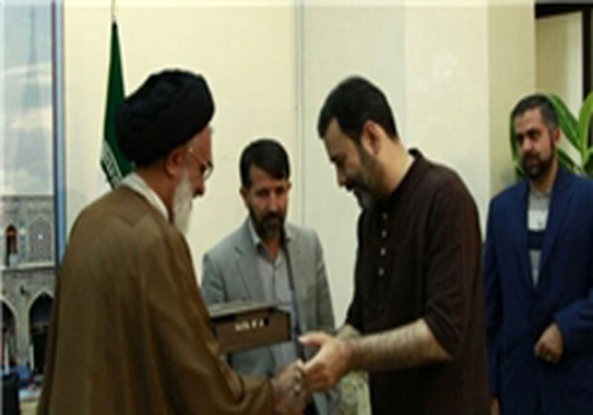 نشان فاطمی به کارگردان «معمای شاه» اهدا شد 