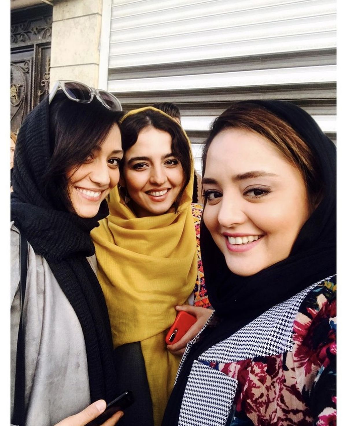 خانم بازیگر جوان و دوستانش + عکس