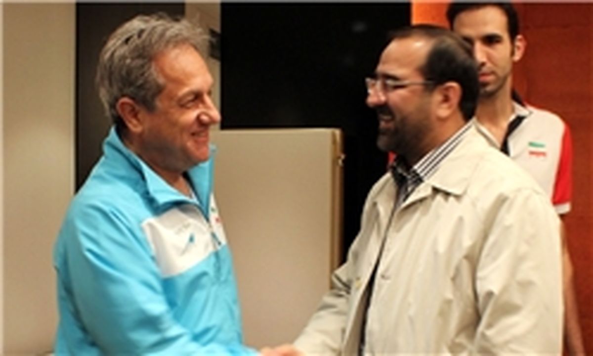 عباسی با ملی‌پوشان والیبال دیدار کرد