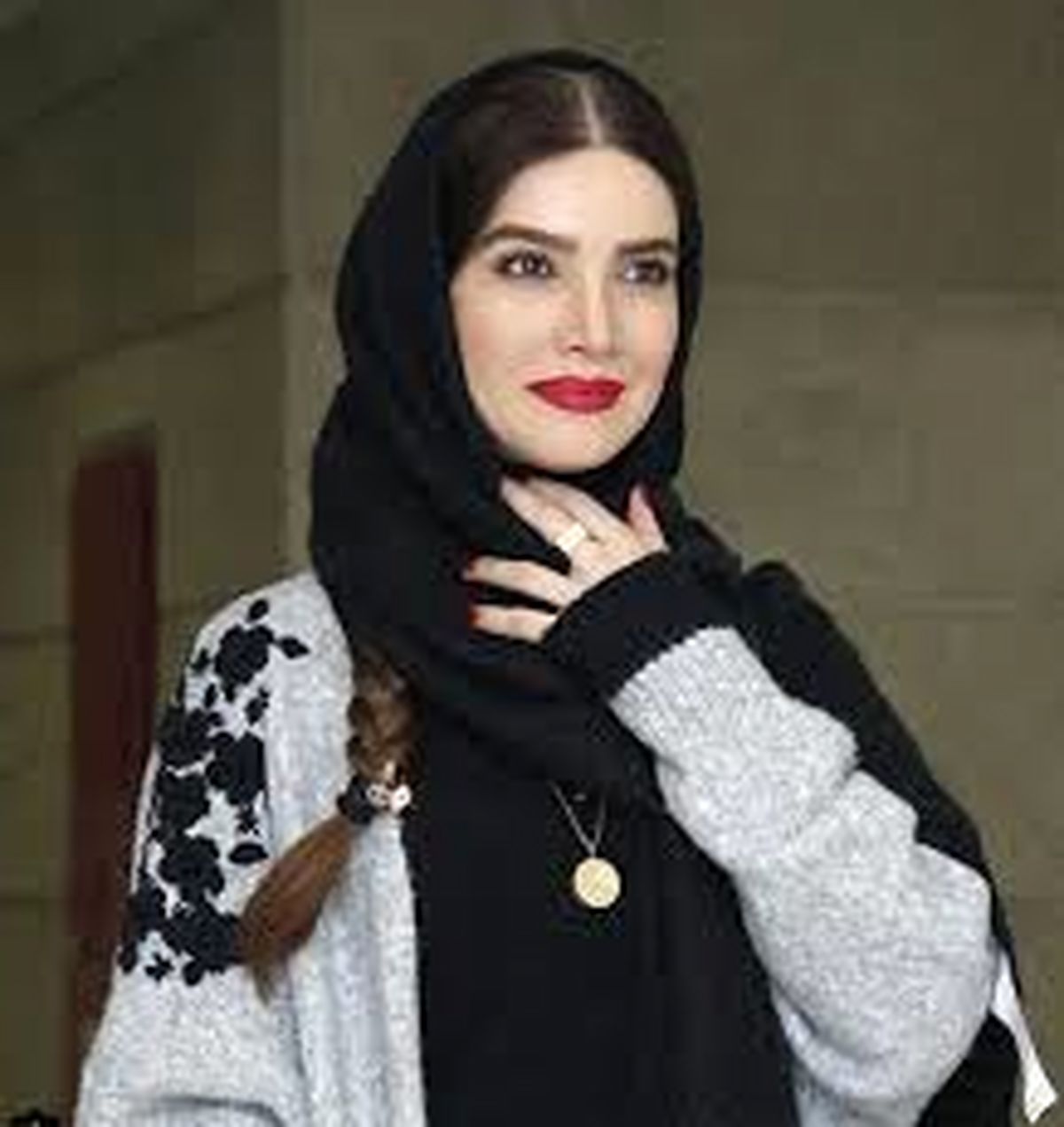 متین ستوده روی پشت بام خانه اش/عکس 