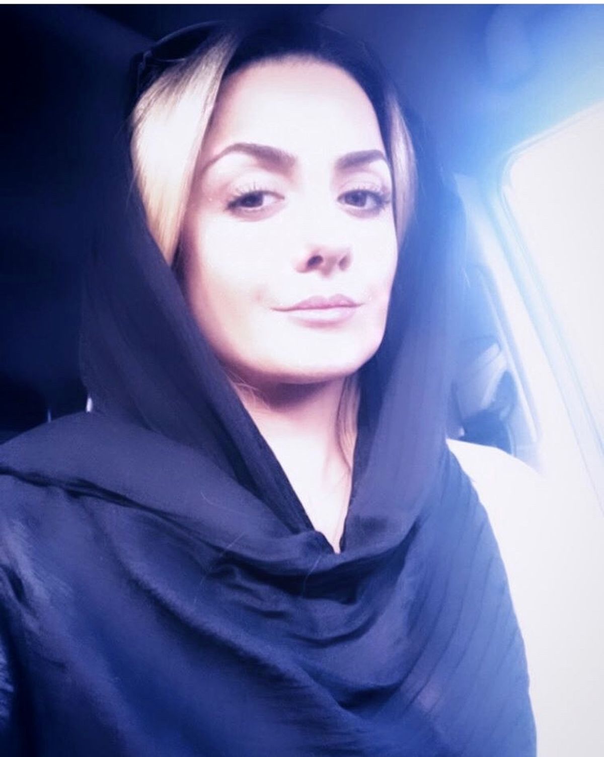 بیتا سحرخیز در ماشینش + عکس