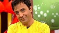 عمو پورنگ در بغل مادر شیرینش