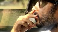 نوید محمدزاده در حال سیگار کشیدن در ماشین + عکس