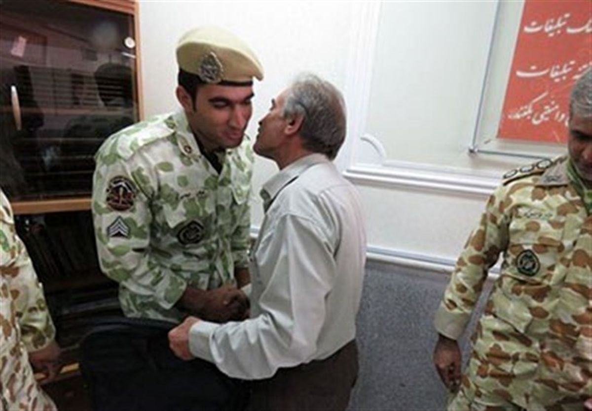 تکاور ارتشی "کیف ۳ و نیم میلیاردی" را به صاحبش بازگرداند + عکس