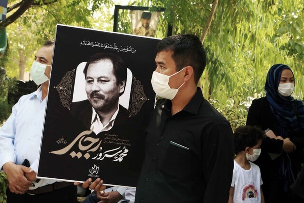 حضور مرحوم  محمد سرور رجایی در خندوانه + فیلم