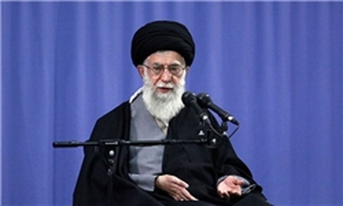 عیادت رهبر انقلاب از آیت‌الله طاهری خرم‌آبادی