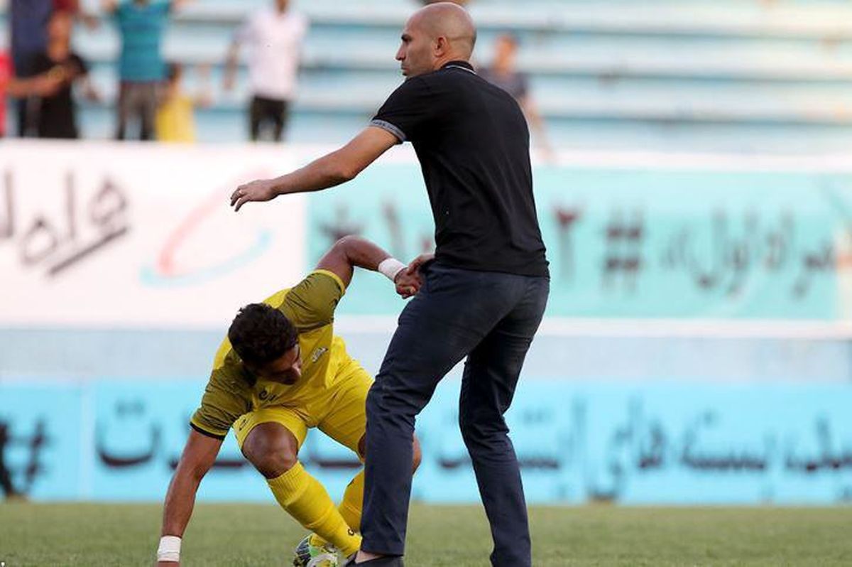 جدال فوتبالی به نفع نکونام (عکس)