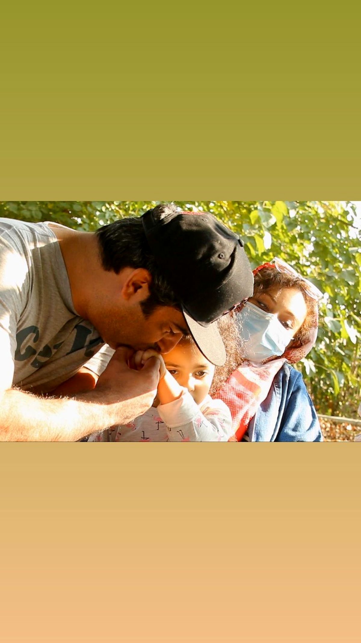 عاشقانه های منوچهر هادی و خانواده اش + عکس
