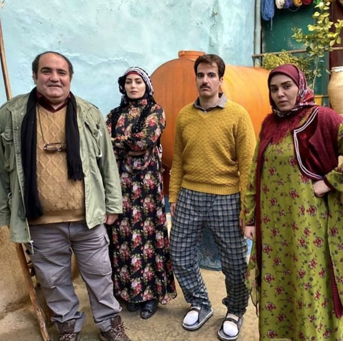 جمعی از بازیگران‌نون خ در پشت صحنه + عکس