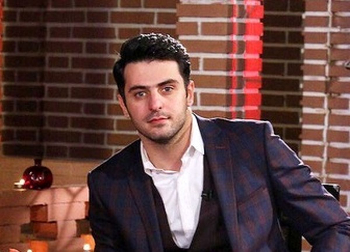 مجری مشهور در میان تماشاگران بازی پرسپولیس/ عکس