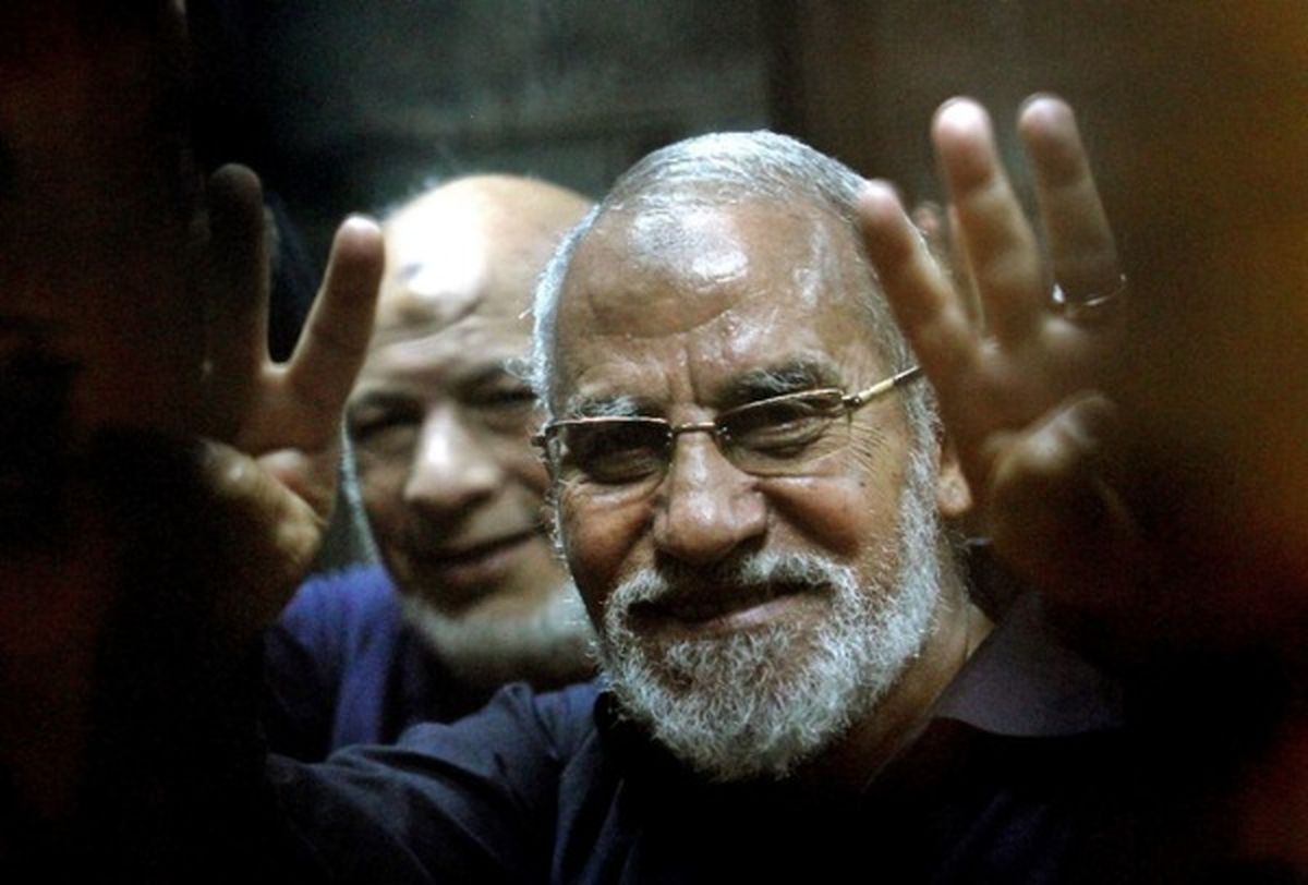 رهبر اخوان‌المسلمین مصر به حبس ابد محکوم شد