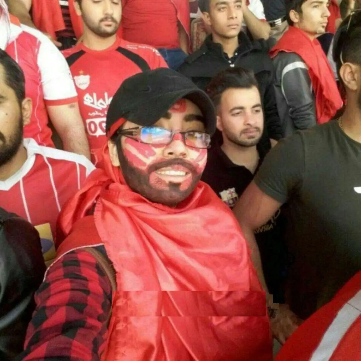 دختر اهوازی در ورزشگاه: در استادیوم احساس امنیت کردم و منقلب نشدم!/عکس