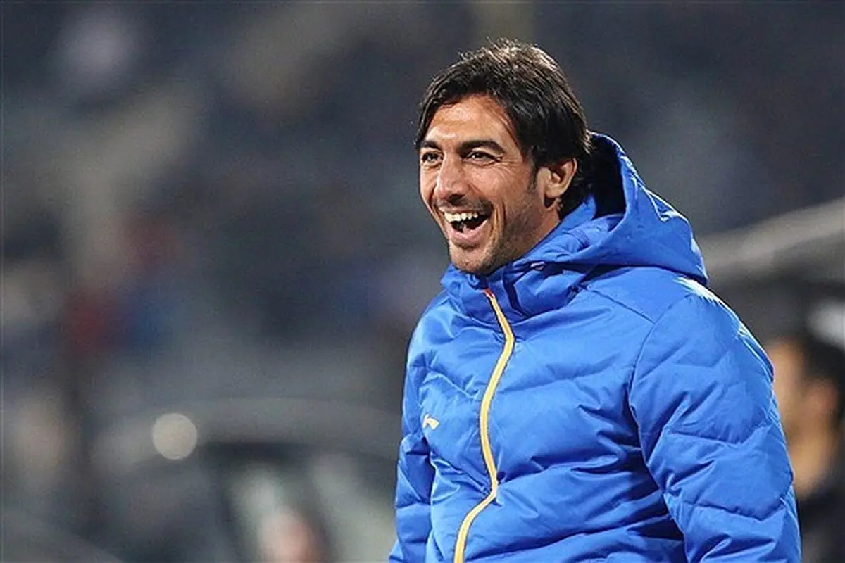 اقای خندان نیمکت نشین استقلال+عکس