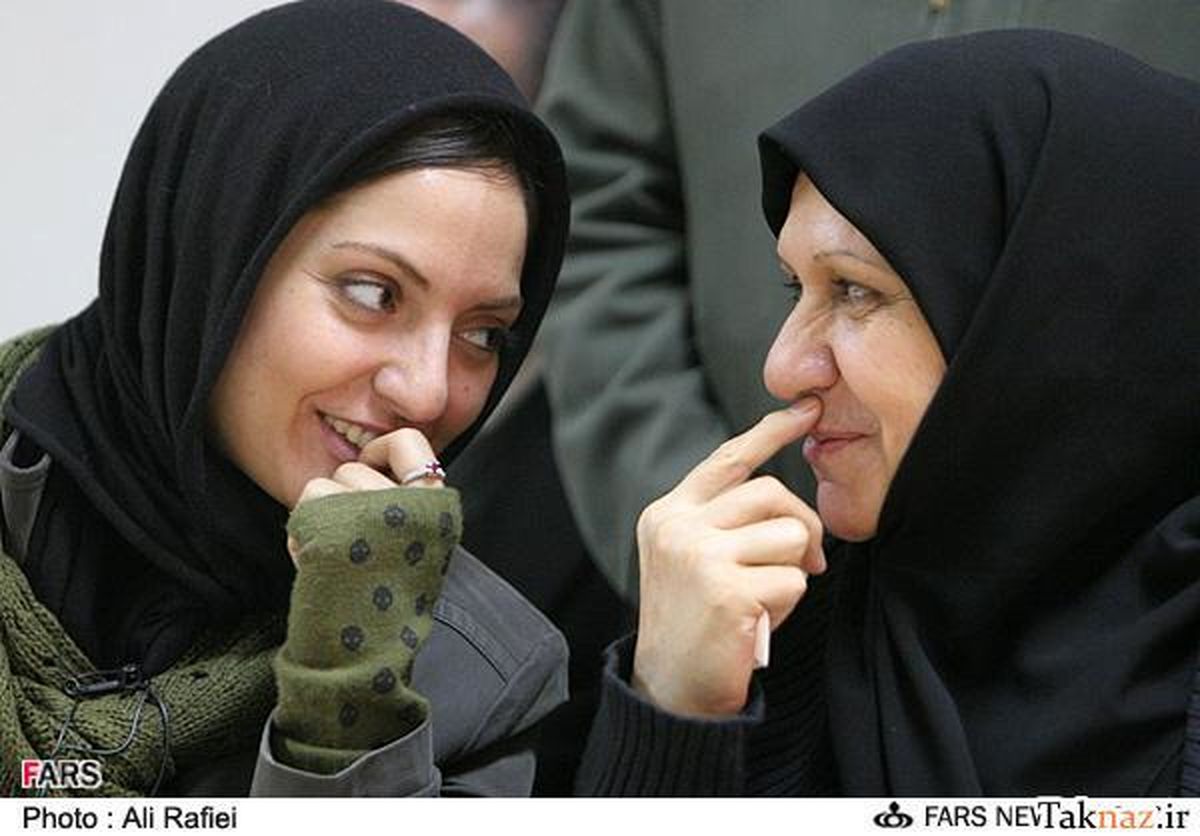 صحبت های درگوشی مهناز افشار و مادرش+عکس