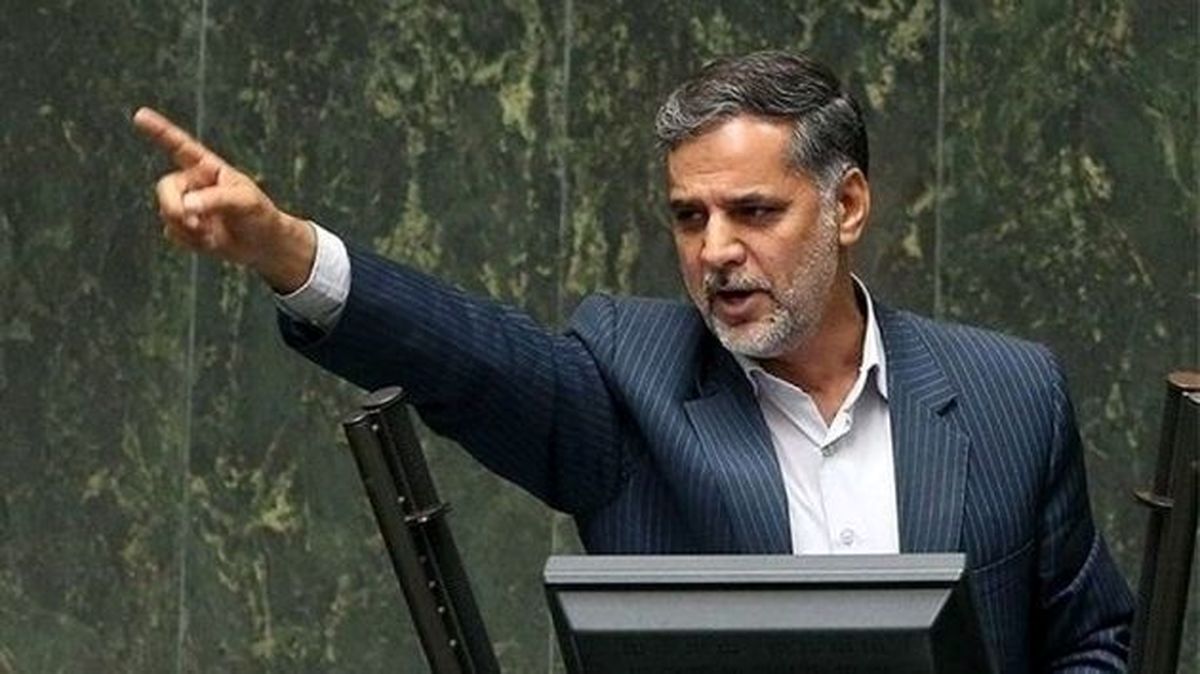 فیلم درگیری لفظی نماینده مجلس با لاریجانی