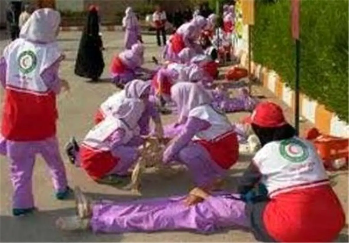  یک دانش‌آموز جان دختر ۱۸ ساله را نجات داد 