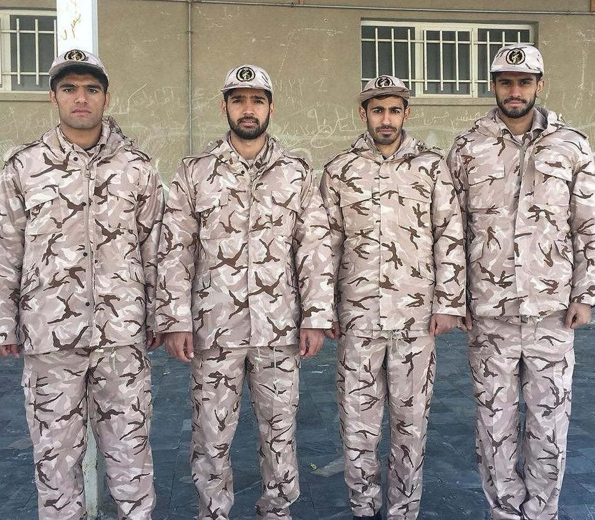 حضور بازیکنان سرباز تراکتورسازی در پادگان + عکس