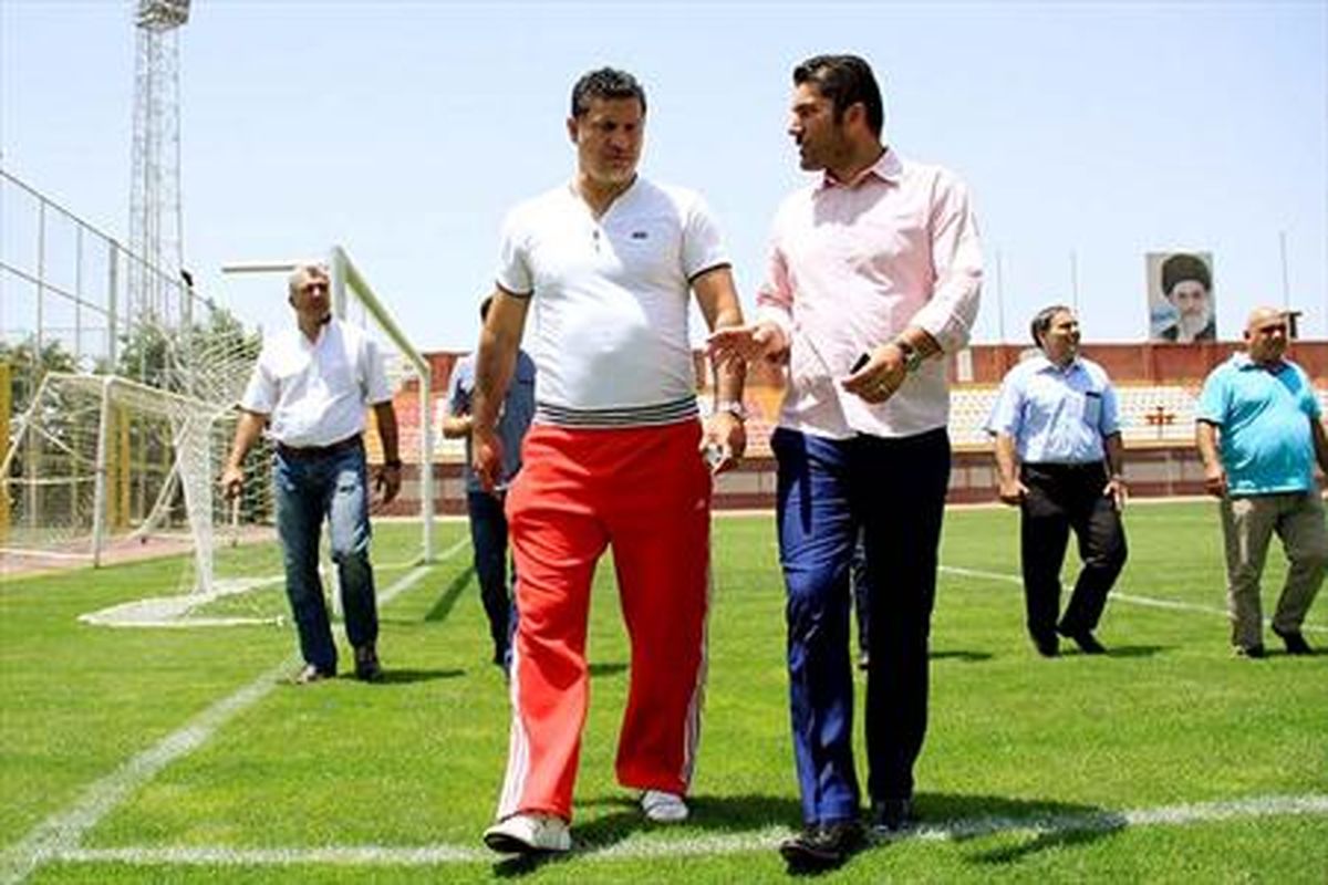 بگو مگوی علی دایی با هواداران کریمی