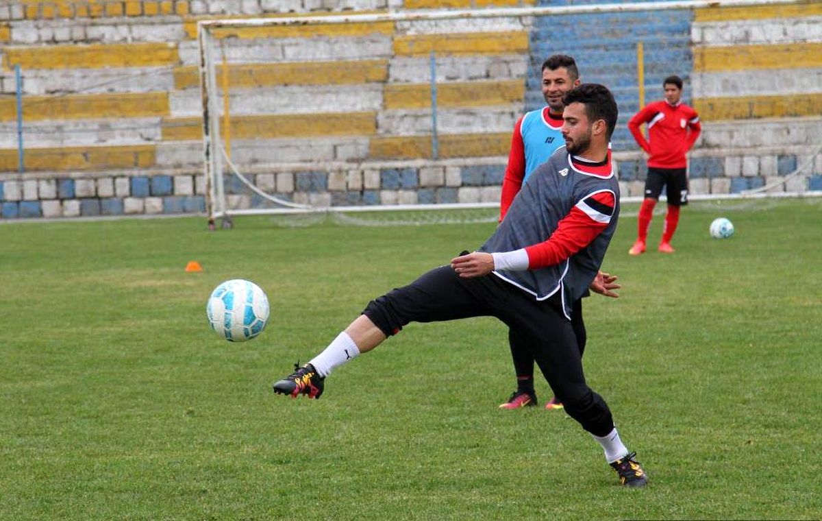 اعتراض به انتقال رفیعی به پرسپولیس
