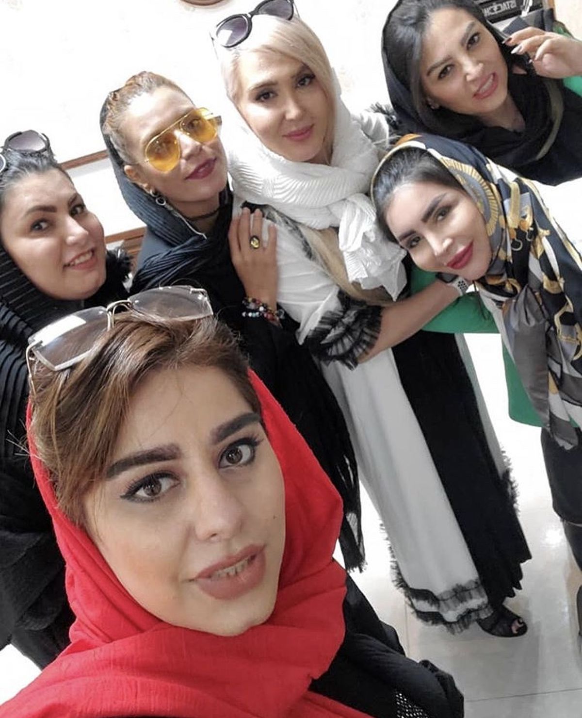 زهره فکور صبور در جمع دوستانش + عکس