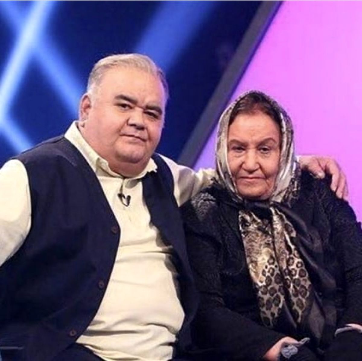 اکبر عبدی و مادرش + عکس