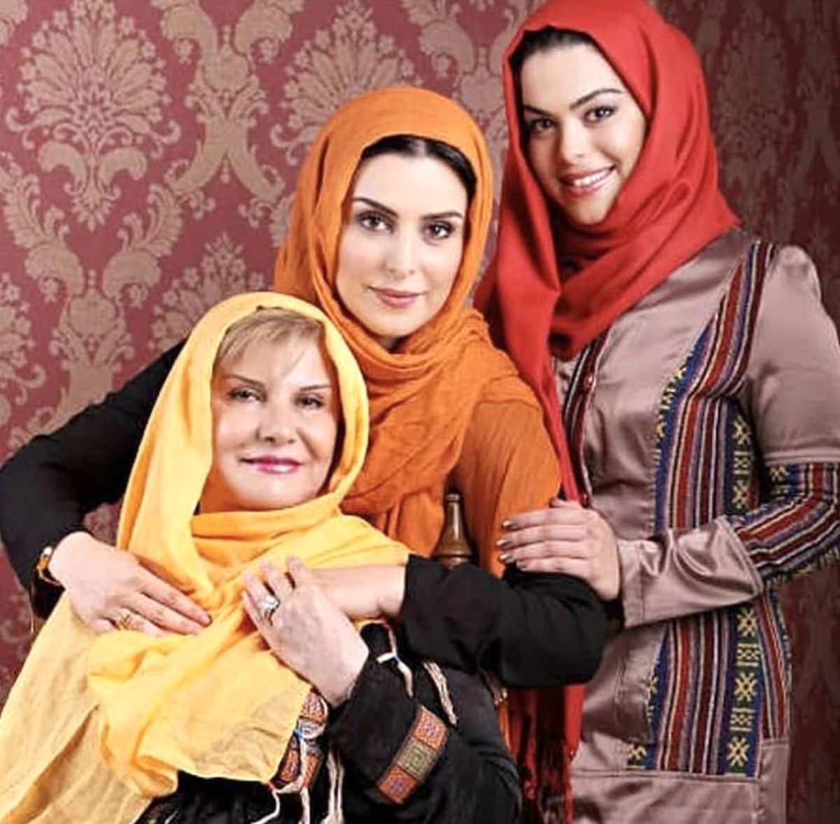 مرحوم ماهچهره خلیلی در کنار خانواده + عکس