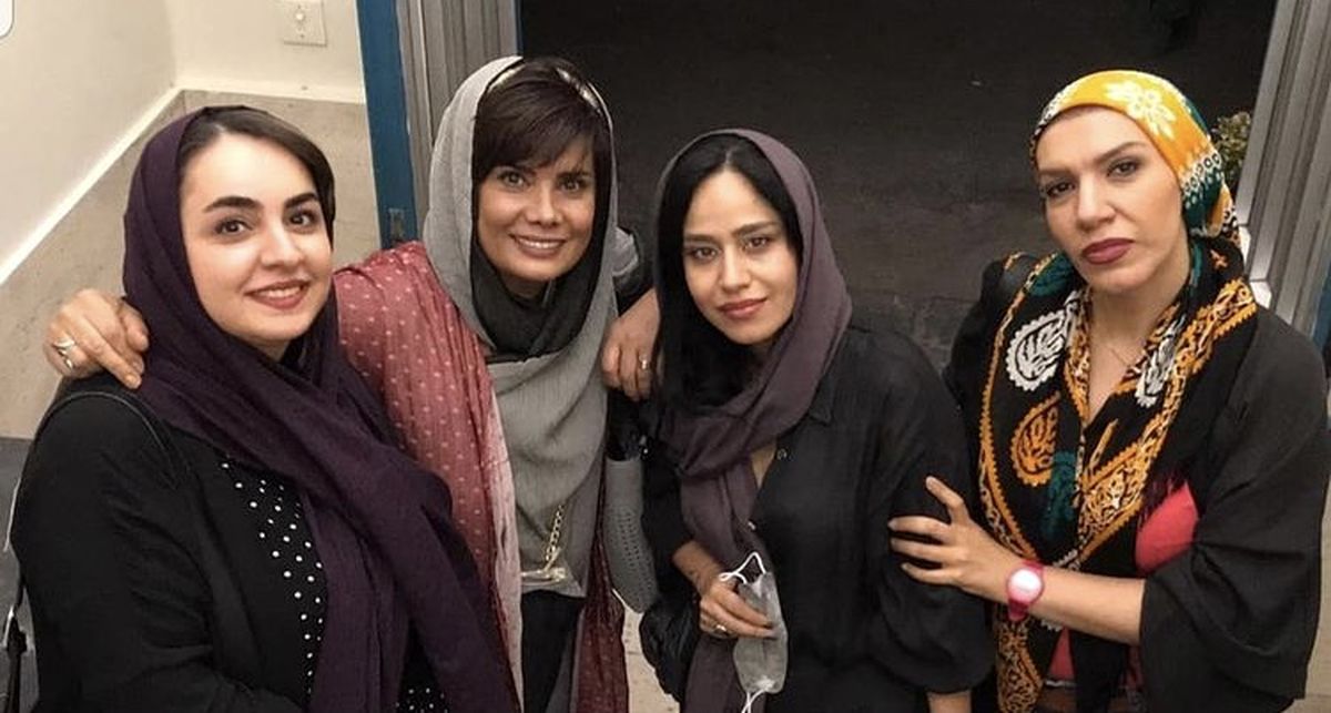 عاطفه رضوی و دوستانش + عکس