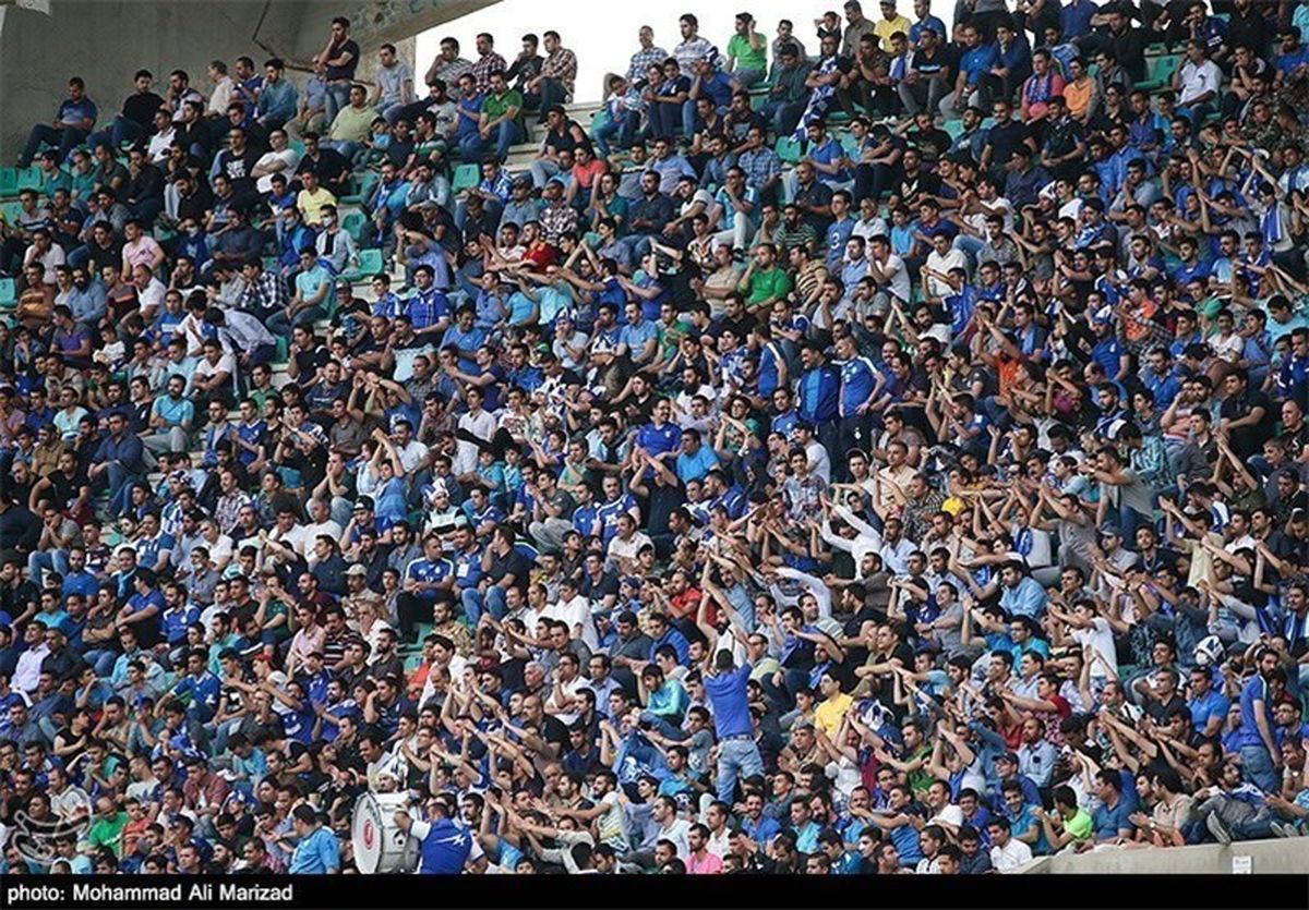 شعار علیه هافبک پرسپولیس و تشویق شدید جباری و قائدی